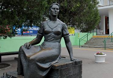 Памятник Ноне Мордюковой