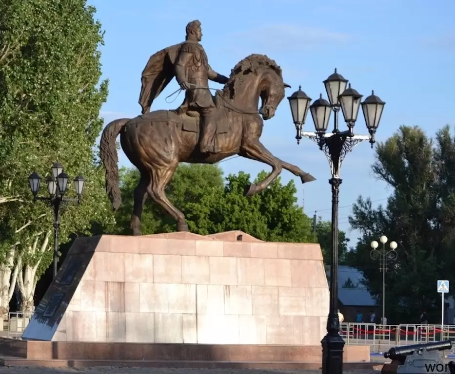 Памятник основателю города Ейск князю Воронцову