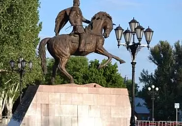 Памятник основателю города Ейск князю Воронцову